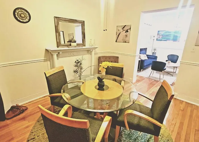 Chateau De Woodlawn - Peaceful 3 Bedroom Apartment. * Chicago