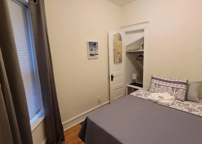 Chateau De Woodlawn - Peaceful 3 Bedroom Apartment. * Chicago